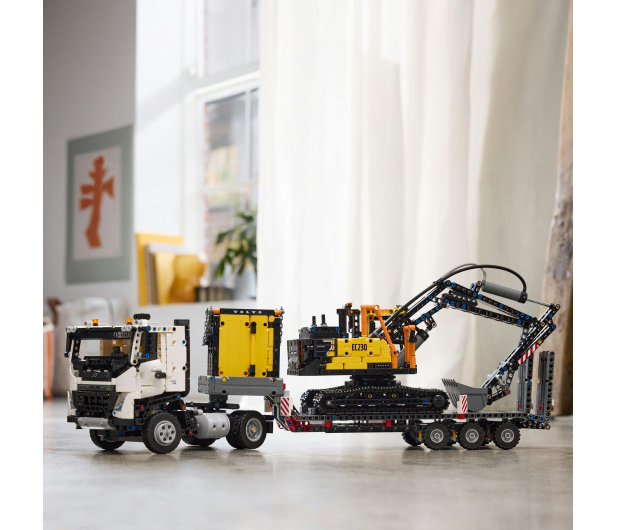 LEGO Technic 42175 Ciężarówka Volvo FMX i koparka EC230 Electric - 1266100 - zdjęcie 9